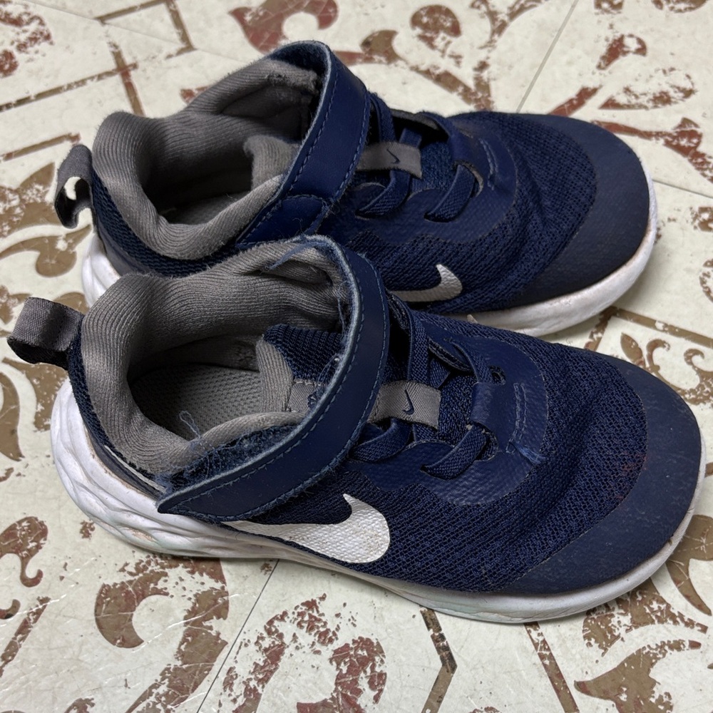 Nike Kids Navy and White Velcro Athletic Sneakers